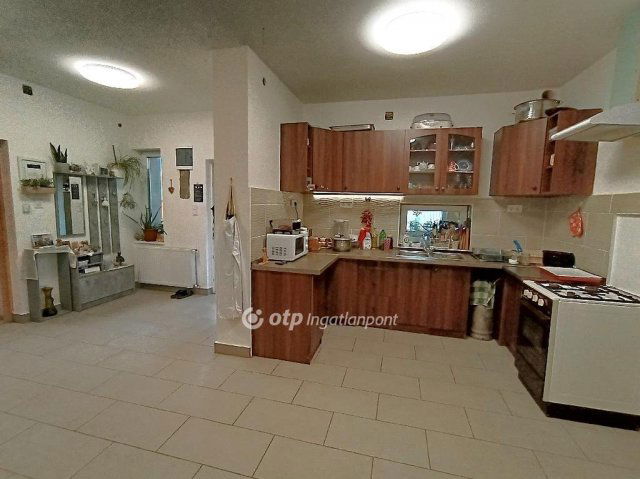 Eladó családi ház, Sóskúton 70.9 M Ft, 3 szobás