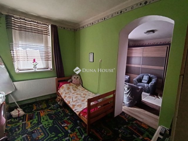 Eladó családi ház, Epölön 27.9 M Ft, 4 szobás