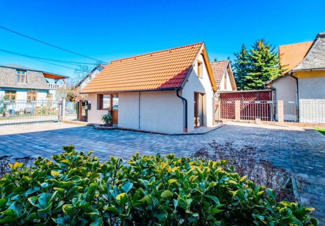 Eladó családi ház, Balatonkenesén 63.5 M Ft, 1 szobás