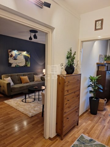 Kiadó panellakás, albérlet, Komáromban 180 E Ft / hó, 1 szobás