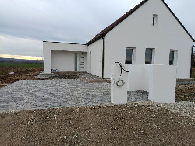 Eladó családi ház, Nagycenken 102.9 M Ft, 4 szobás