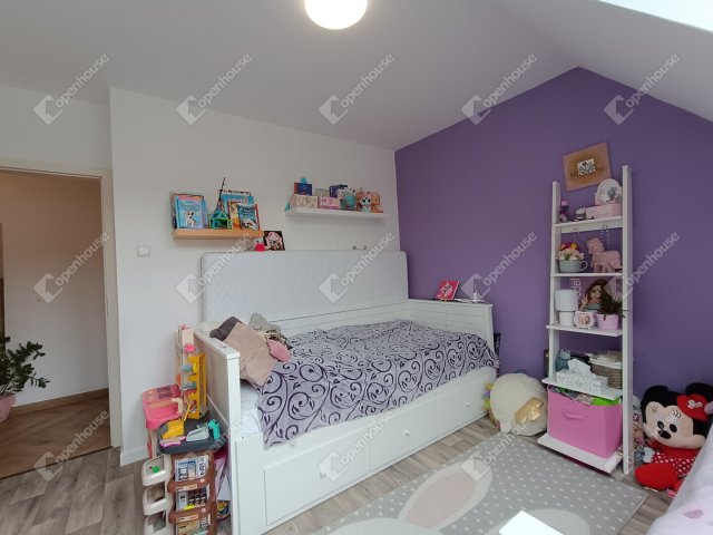 Eladó téglalakás, Sopronban 85 M Ft, 4 szobás