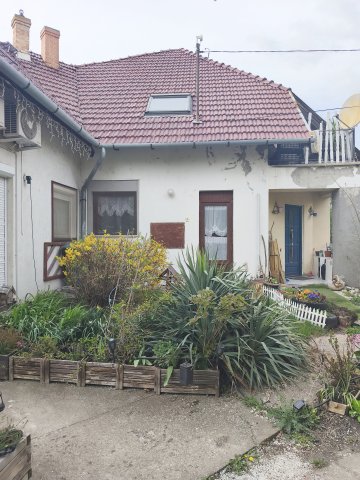 Eladó téglalakás, Szegeden 53 M Ft, 4+3 szobás