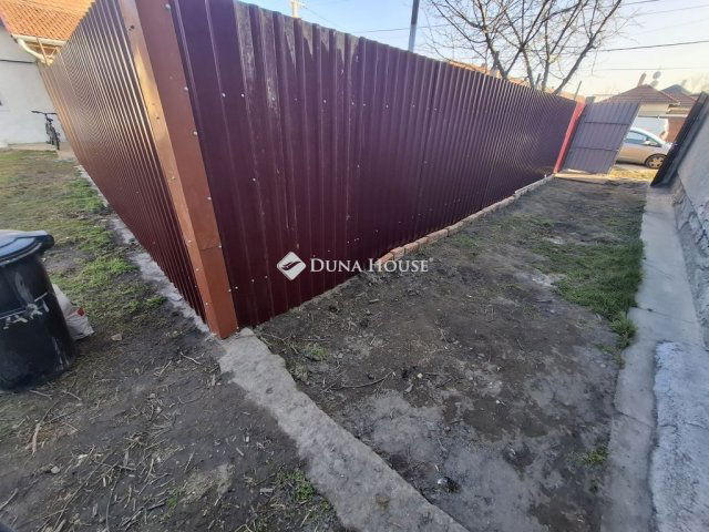 Eladó családi ház, Kiskunfélegyházán 18 M Ft, 2 szobás