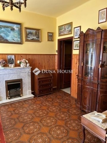 Eladó családi ház, Vácon 99 M Ft, 5 szobás