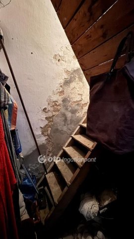 Eladó családi ház, Pápán 33.99 M Ft, 2 szobás