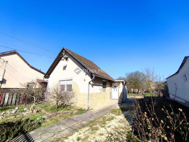 Eladó családi ház, Dombóváron 25.5 M Ft, 2 szobás