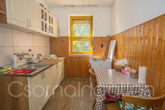 Eladó téglalakás, Csornán 39 M Ft, 2 szobás
