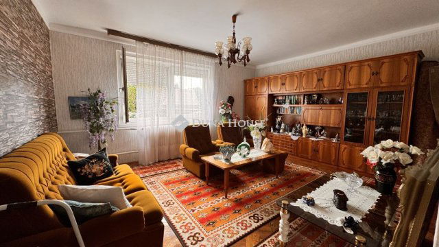 Eladó téglalakás, Nyíregyházán 71 M Ft, 3 szobás