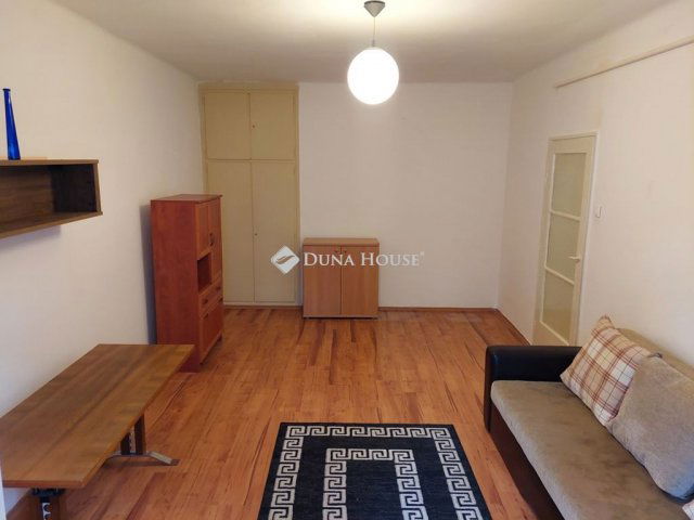 Eladó téglalakás, Kaposváron 27.5 M Ft, 1+1 szobás