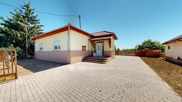 Eladó családi ház, Ököritófülpösön 32.5 M Ft, 3 szobás