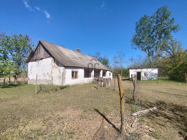Eladó családi ház, Csemőn 3.5 M Ft, 1 szobás