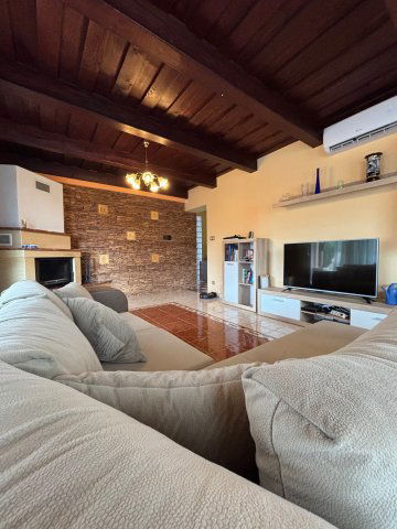 Eladó családi ház, Kecskéden 154.9 M Ft, 6 szobás