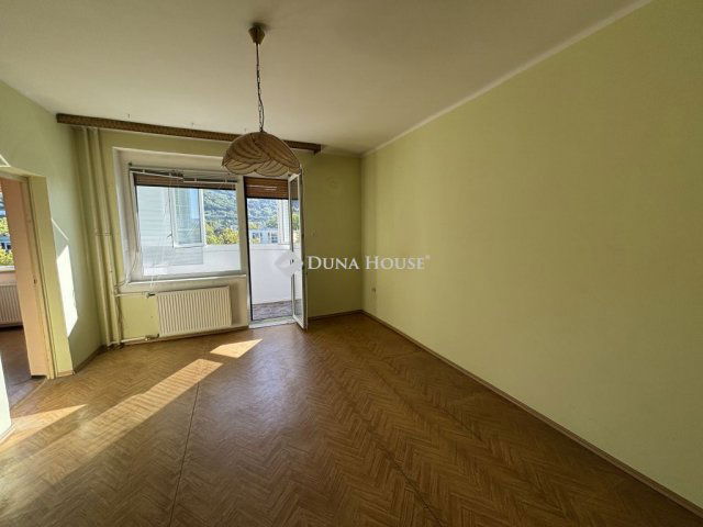 Eladó téglalakás, Tatabányán, Fő téren 39.9 M Ft, 2 szobás