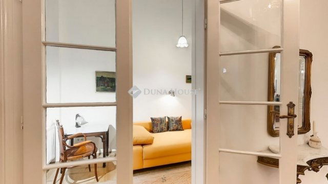 Eladó téglalakás, Budapesten, V. kerületben 399 M Ft, 5 szobás