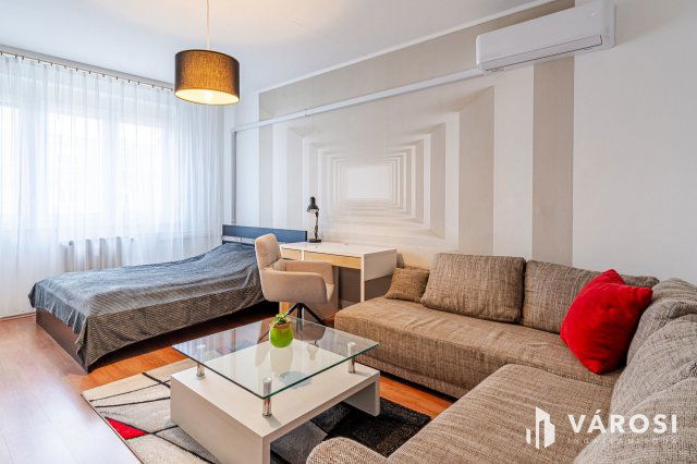 Eladó panellakás, Szegeden 47.99 M Ft, 2 szobás