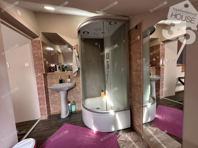 Eladó téglalakás, Kiskunfélegyházán 58 M Ft, 4 szobás