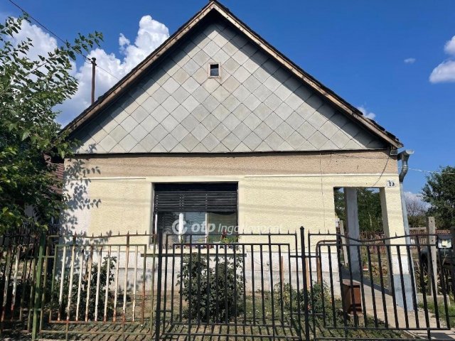 Eladó családi ház, Perkátán 23 M Ft, 2 szobás