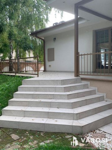 Eladó családi ház, Debrecenben 325 M Ft, 5 szobás