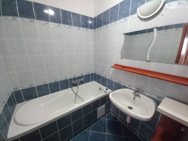 Kiadó téglalakás, albérlet, Szolnokon 140 E Ft / hó, 2 szobás