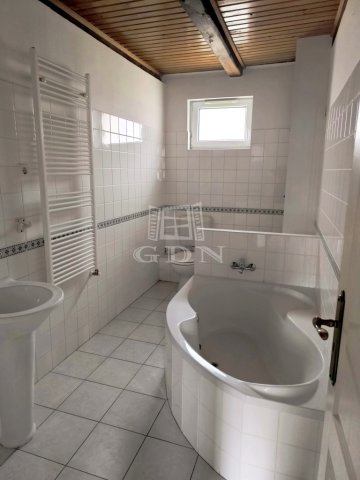 Eladó családi ház, Dunaharasztin 138.9 M Ft, 7 szobás