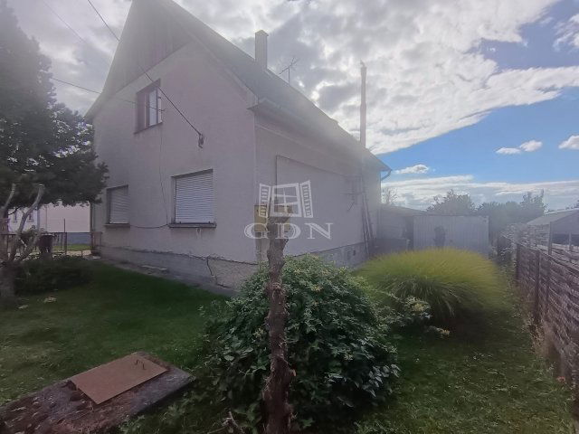 Eladó családi ház, Gödöllőn 72.99 M Ft, 5 szobás