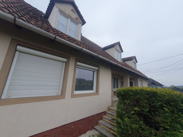 Eladó családi ház, Tapolcán 59.9 M Ft, 6 szobás