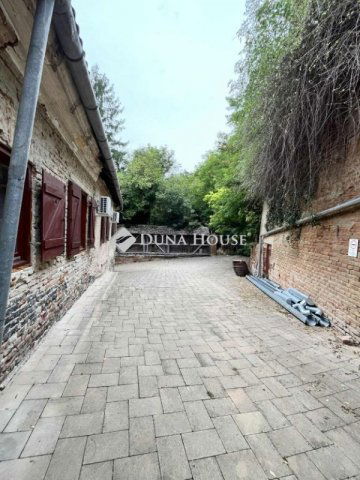 Eladó üzlethelyiség, Hőgyészen 82.55 M Ft