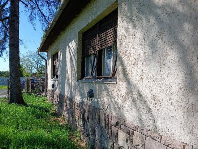 Eladó családi ház, Karácsondon 13 M Ft, 3+1 szobás