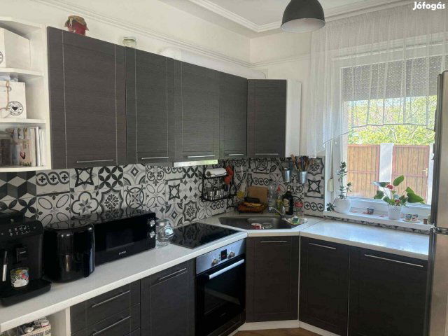 Eladó családi ház, Szigetszentmiklóson 175 M Ft, 3+1 szobás