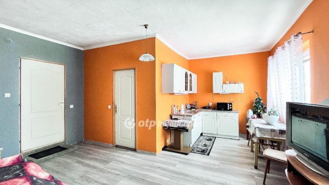 Eladó családi ház, Tényőn 34.8 M Ft, 3 szobás