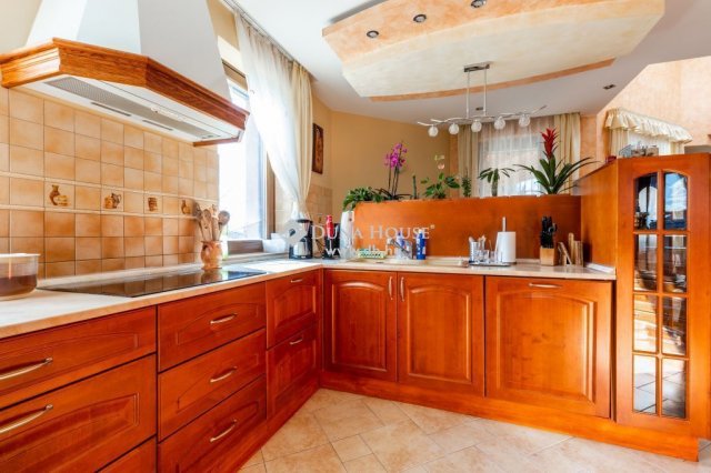 Eladó családi ház, Kistarcsán 329 M Ft, 5 szobás