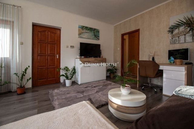 Eladó téglalakás, Dunakeszin 89.9 M Ft, 3 szobás