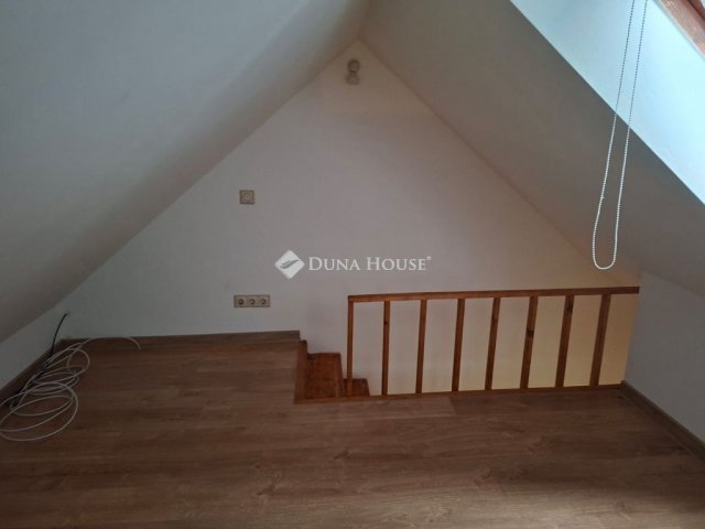 Eladó családi ház, Kulcson 29.9 M Ft, 1 szobás