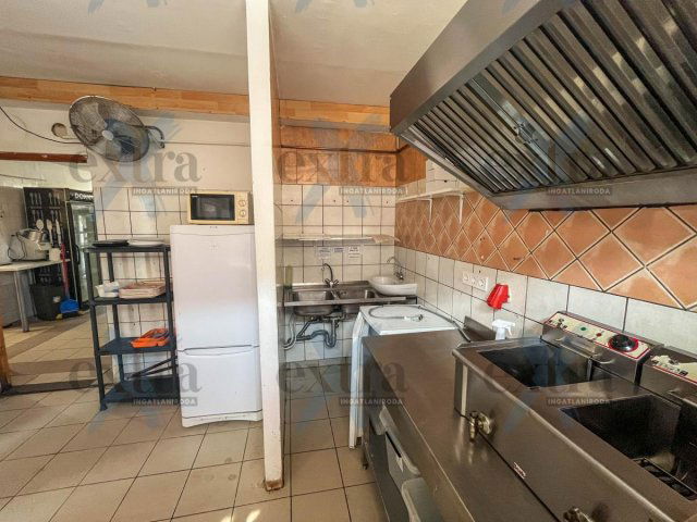 Kiadó üzlethelyiség, Szegeden 350 E Ft / hó, 2 szobás