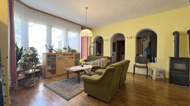 Eladó családi ház, Szekszárdon 75 M Ft, 9 szobás