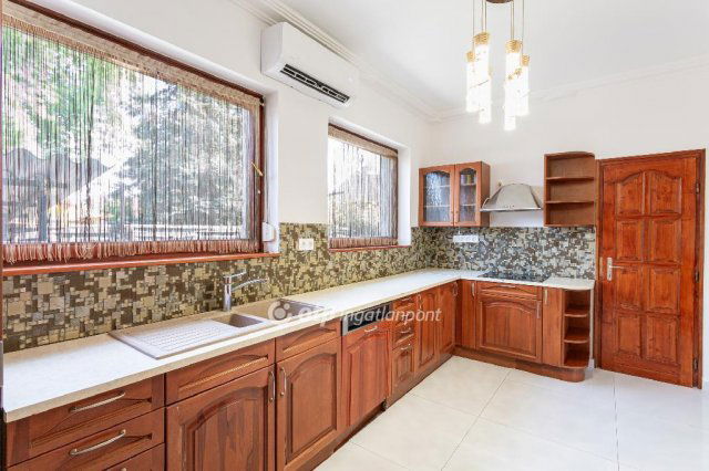 Eladó családi ház, Szigetszentmiklóson 149.9 M Ft, 5+1 szobás