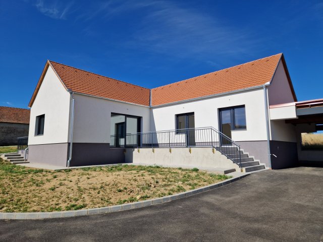 Eladó családi ház, Nagykozáron, Hunyadi utcában 119.9 M Ft