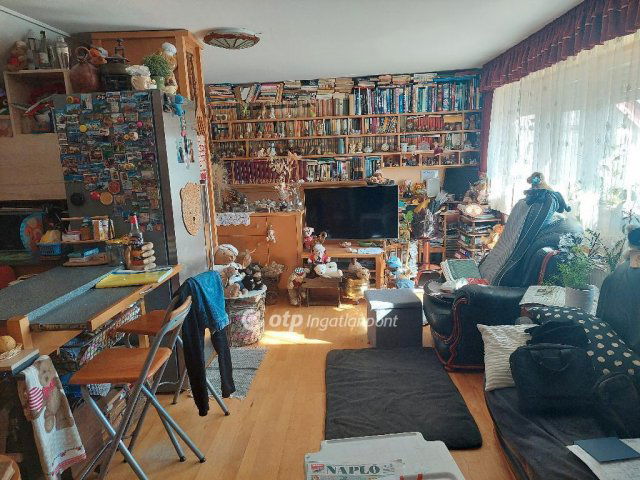 Eladó családi ház, Veszprémben 125 M Ft, 7 szobás