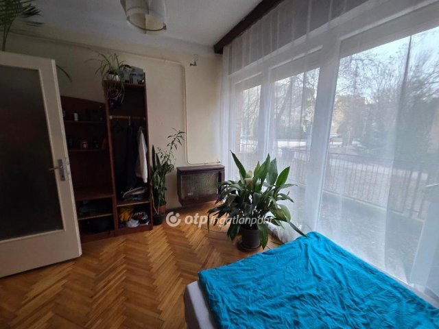 Eladó téglalakás, Szentesen 37 M Ft, 3 szobás