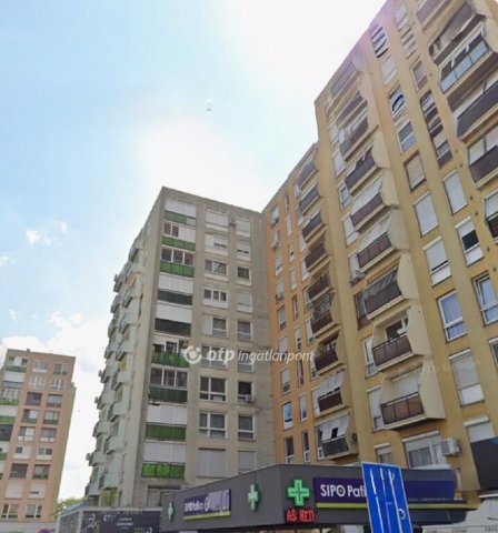 Eladó panellakás, Pécsett 72.9 M Ft, 3 szobás