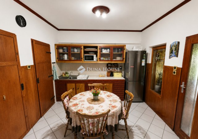 Eladó családi ház, Monoron 84.9 M Ft, 6 szobás