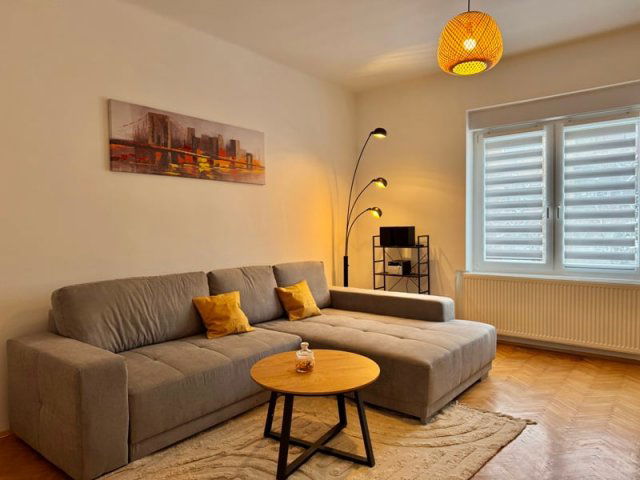 Kiadó téglalakás, albérlet, Pécsett, Petőfi utcában, 2 szobás