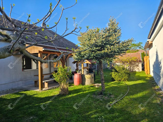 Eladó családi ház, Héderváron 47.5 M Ft, 2 szobás