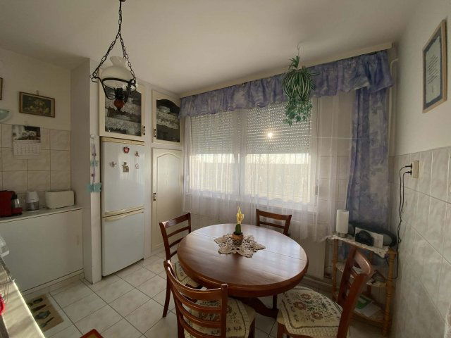 Eladó panellakás, Debrecenben 66.9 M Ft, 2+1 szobás