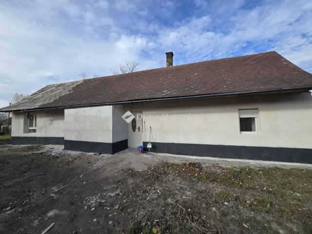 Eladó családi ház, Sárbogárdon 27.99 M Ft, 3 szobás
