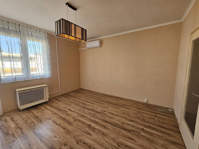 Kiadó téglalakás, albérlet, Pápán 120 E Ft / hó, 2 szobás