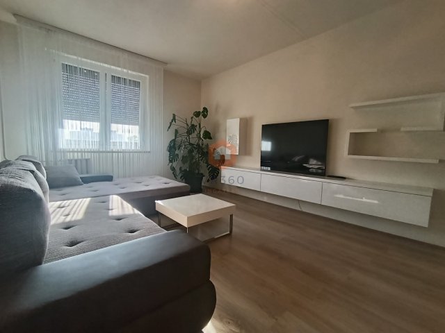 Eladó panellakás, Pécsett, Wallenstein Zoltán utcában 46.9 M Ft