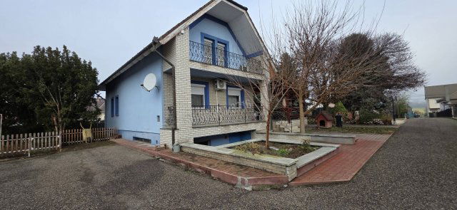 Eladó családi ház, Nagyvenyimen 118 M Ft, 4 szobás