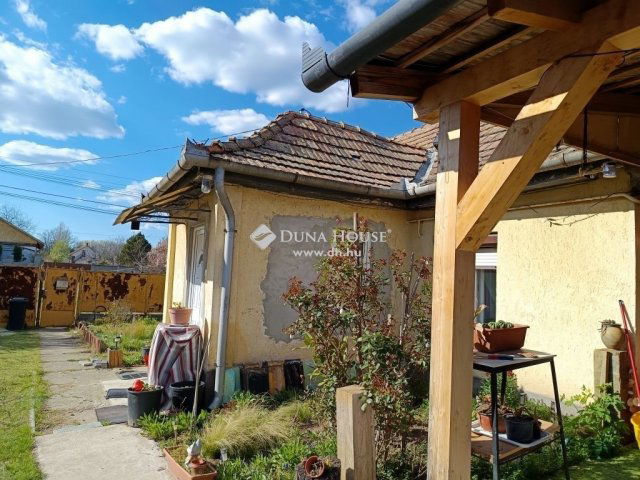 Eladó családi ház, Szentmártonkátán 28.99 M Ft, 2 szobás